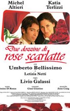 due dozzine di rose scarlatte